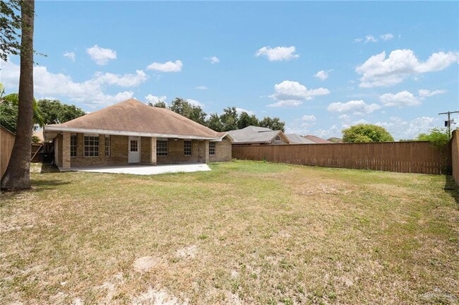 Building Photo - 13 E Xenops Ave