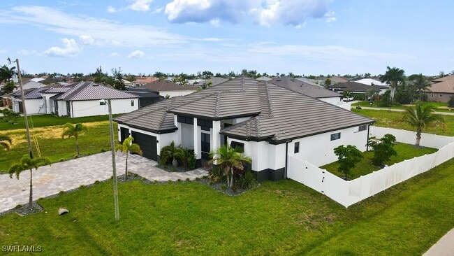 Building Photo - 2 SW 35th Ave