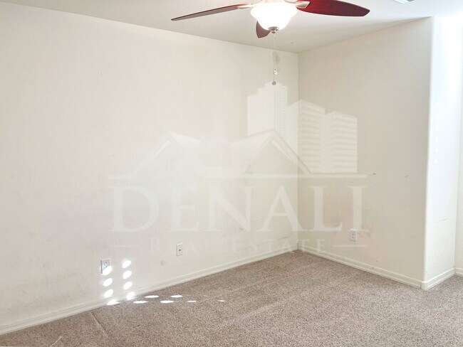 Building Photo - 4737 E Betty Elyse Ln