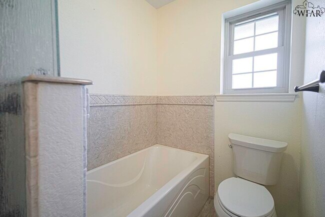 Building Photo - 1223 Amherst St