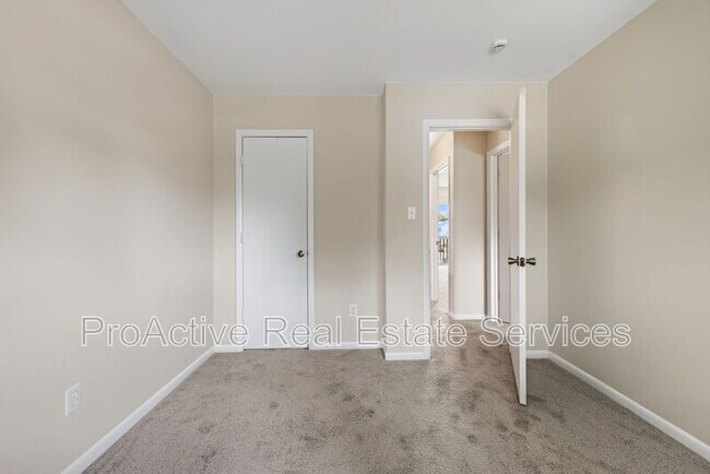 Building Photo - 5025 Halwell Dr