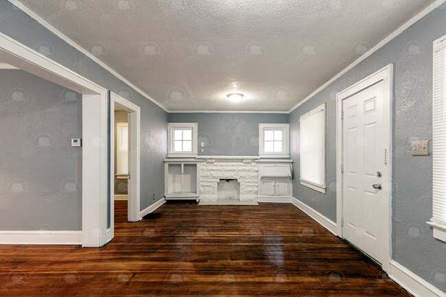 Building Photo - Charming and cozy house in historic East S...