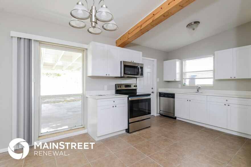 Building Photo - 3668 Schwalbe Dr