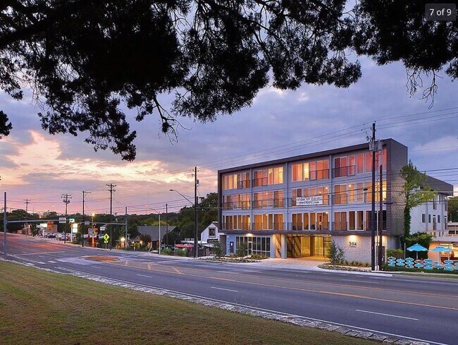 Building Photo - 3114 S Congress Ave