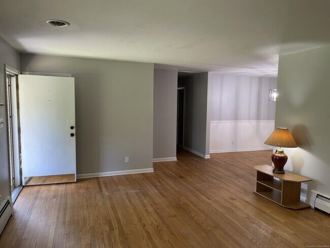 Building Photo - 107 Caran Rd