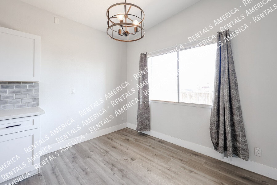 Building Photo - 2110 W Greenbriar Dr