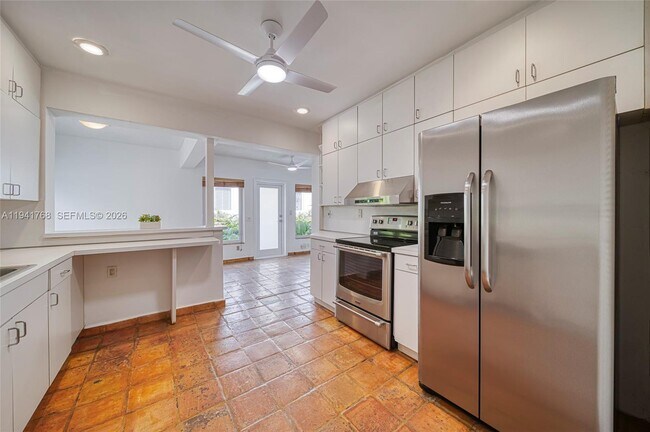 Building Photo - 104 Santander Ave