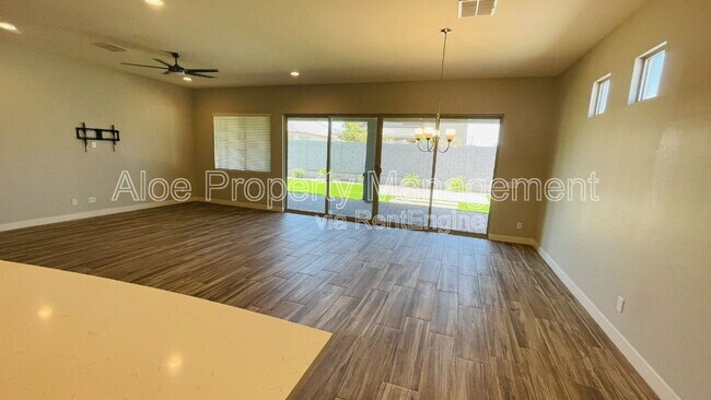 Building Photo - 2995 W Lynx Dr
