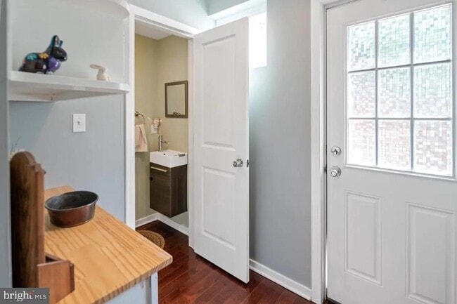 Building Photo - 2016 Oakford St