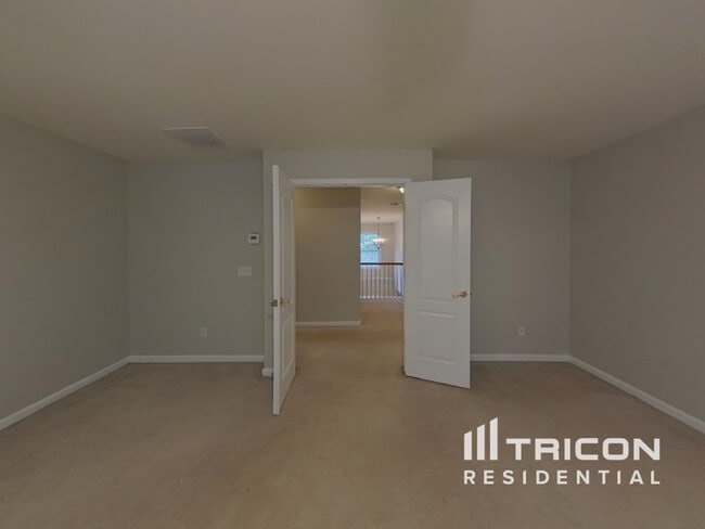 Building Photo - 5371 Lakerock Dr SW