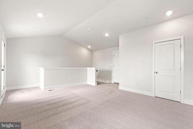 Building Photo - 518 Downswing Rd