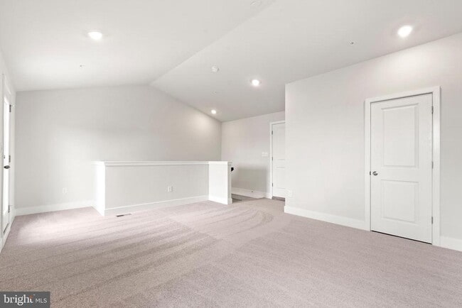 Building Photo - 7736 Meander Ct S