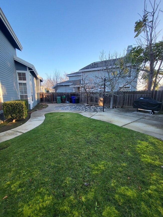 Building Photo - Two Story Duet Located in the Hills of Hercules, CA