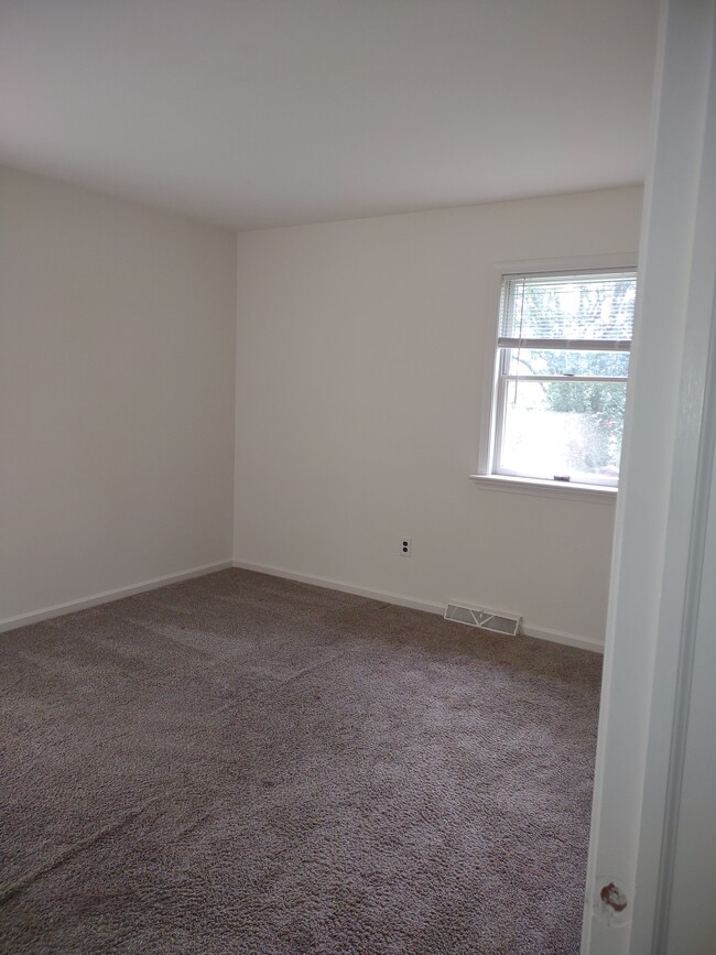 Building Photo - 576A Nemoral St