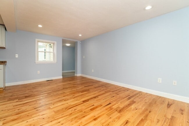 Building Photo - 15 Buckingham St