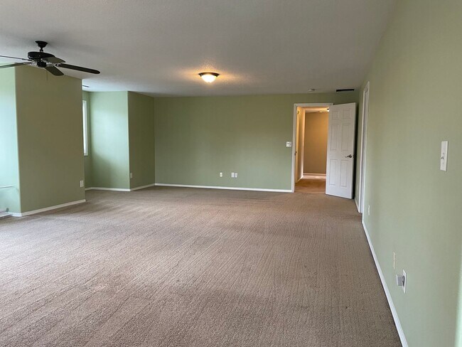 Building Photo - HALF MONTH FREE OF RENT Spacious 5 Bedroom Home! Granite Counters! Pet friendly! Tons of Room for...