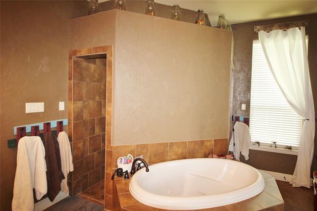 Building Photo - 5641 Country S Ln