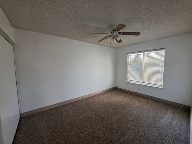 Building Photo - Updated, Spacious Home with Charm!