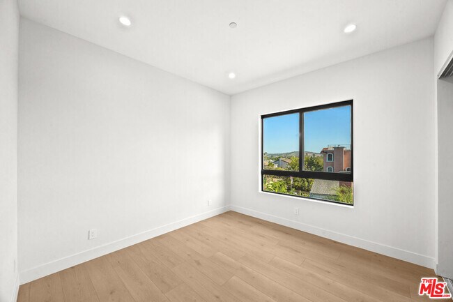 Building Photo - 8900 Sawyer St