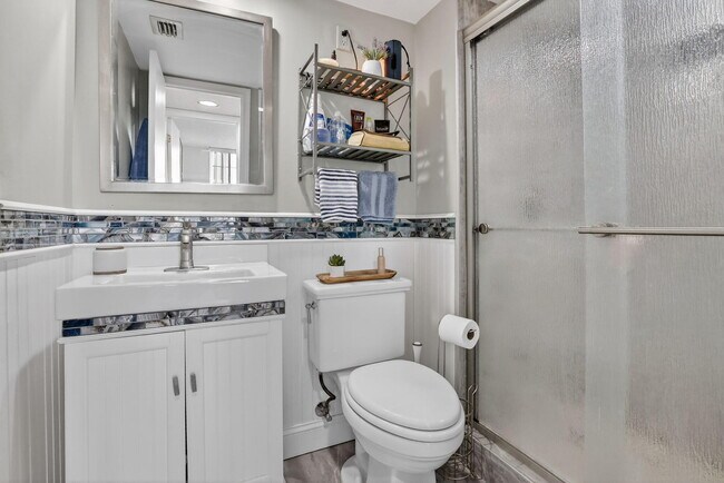 Building Photo - 3001 W Rolling Hills Cir