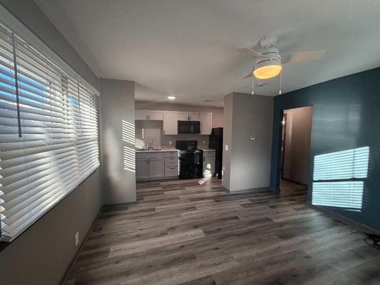 Building Photo - 637 S 3rd St