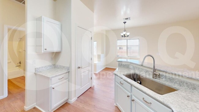 Building Photo - 11886 W Fontenelle Dr