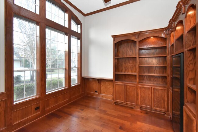 Building Photo - 10 E Artist Grove Cir