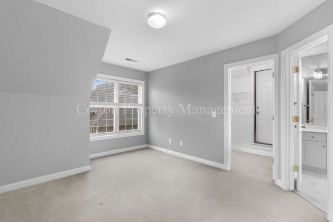 Building Photo - 4728 Wedgefield Dr