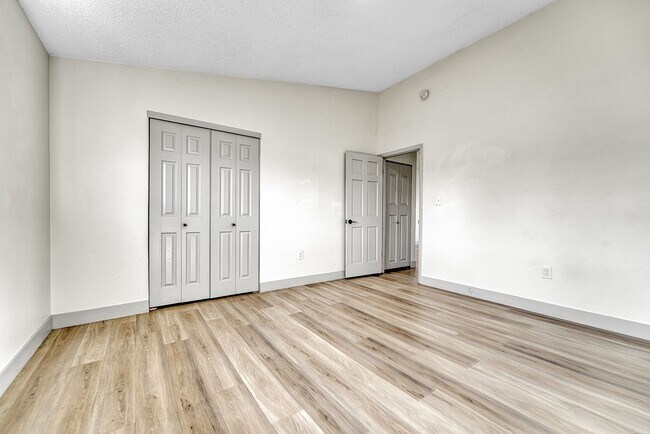 Building Photo - Bright & Updated 3-Bedroom Townhome in Desirable Cherry Creek School District
