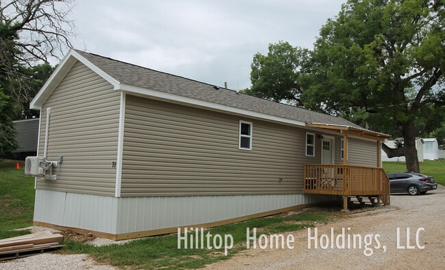 Building Photo - 2 Oak Terrace Ln