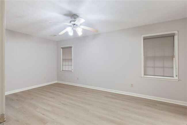 Building Photo - 390 Tidwell Rd