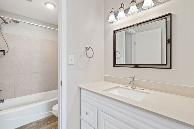 Building Photo - Updated 3-Bedroom End-Unit Townhome in Scotch Pines Condos
