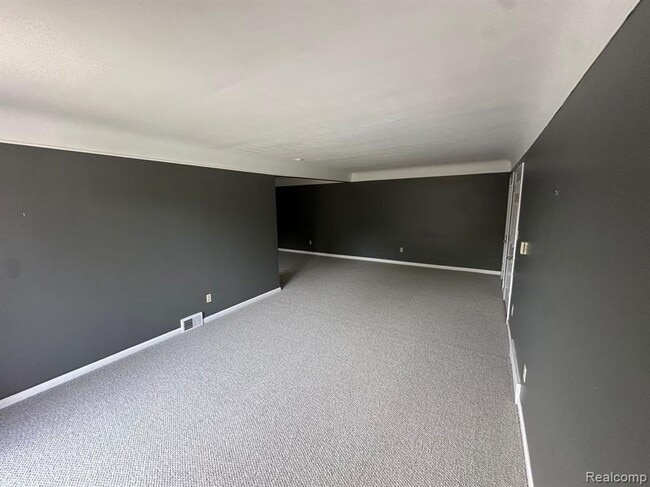 Building Photo - 487 N Eton St