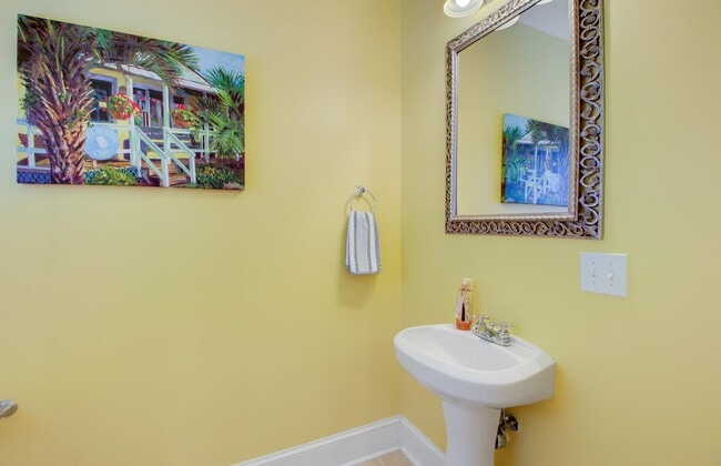 Building Photo - 3 Bedroom 2.5 Bath Condo in Etiwan Pointe ...