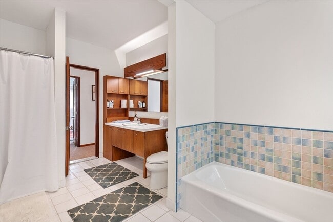 Building Photo - 540 River Rd