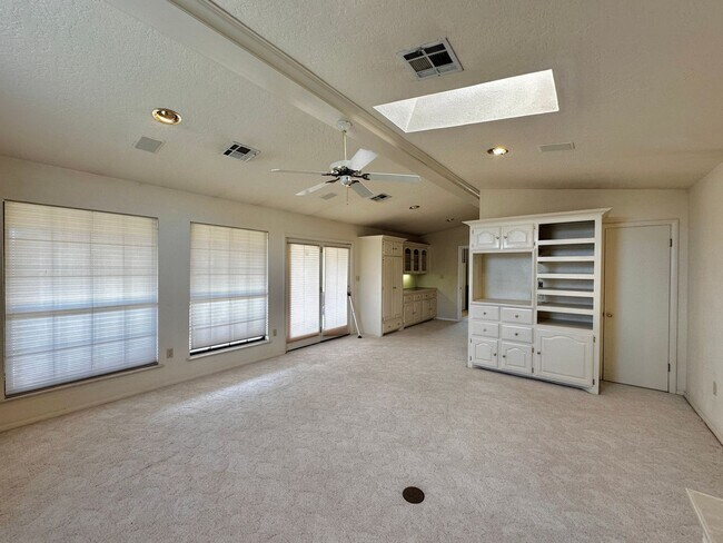 Building Photo - 3 Bedroom