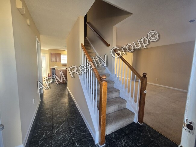 Building Photo - Spacious three bedroom home in the Northeast