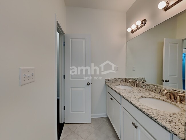 Building Photo - 5462 Stonecrest Dr