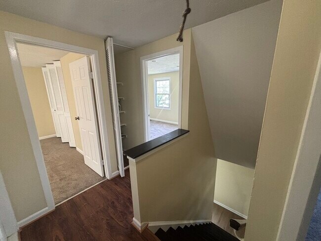 Building Photo - 3 bedrooms plus Den