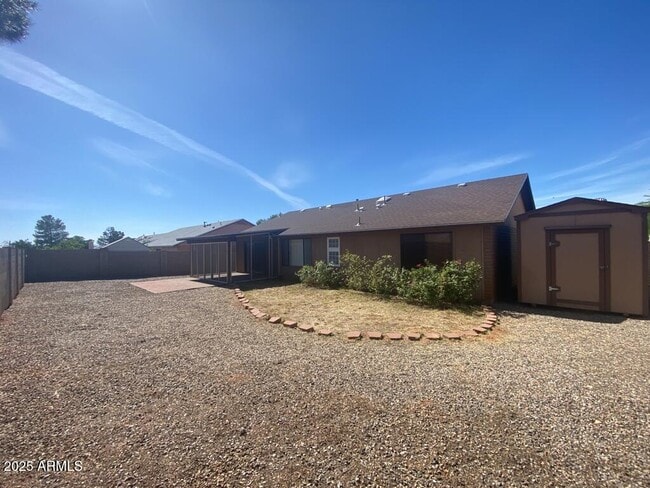 Building Photo - 3271 Briarwood Dr