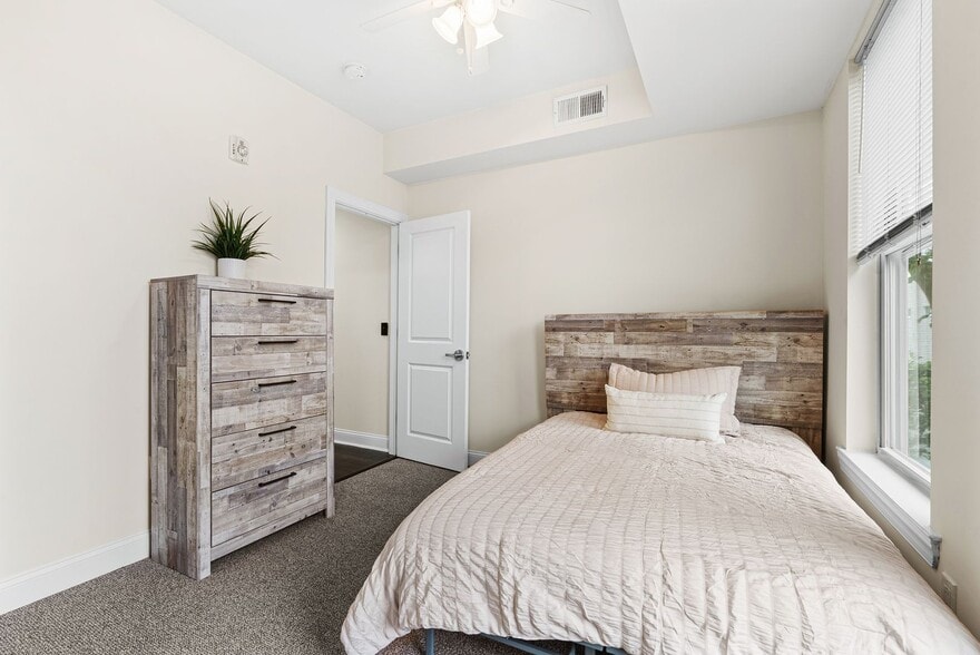 Building Photo - 1814 N 16th St