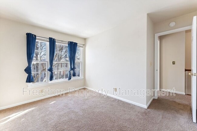 Building Photo - 726 Pine Tree Ct