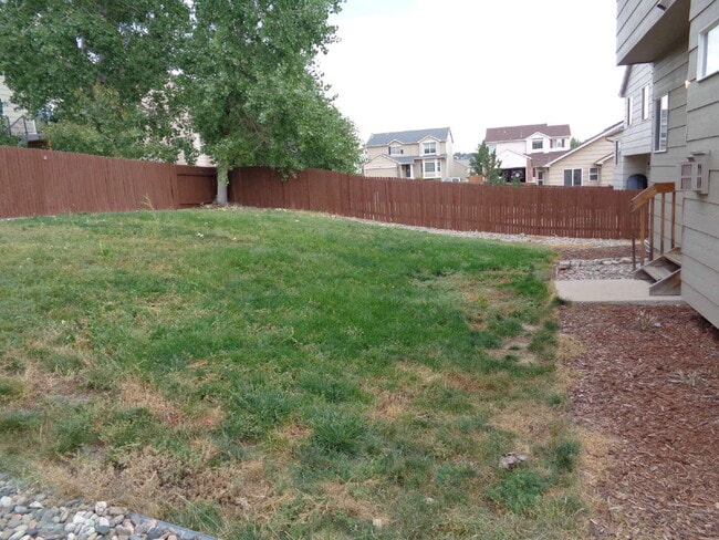 Building Photo - Super location close to shopping, schools,...