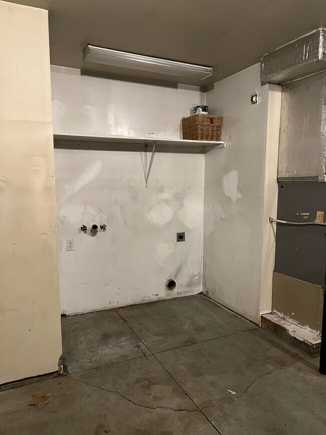 Building Photo - Introducing a charming single level 3 bedroom, 2 bath home for rent in Caldwell, ID.