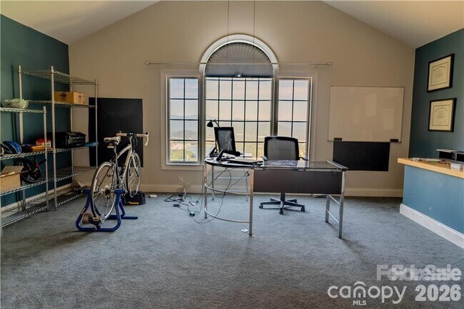 Building Photo - 40 Crestwood Dr