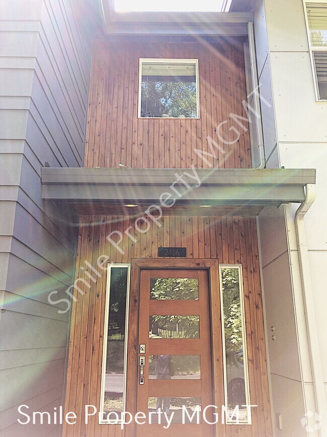 Building Photo - 2416 SE Morrison St