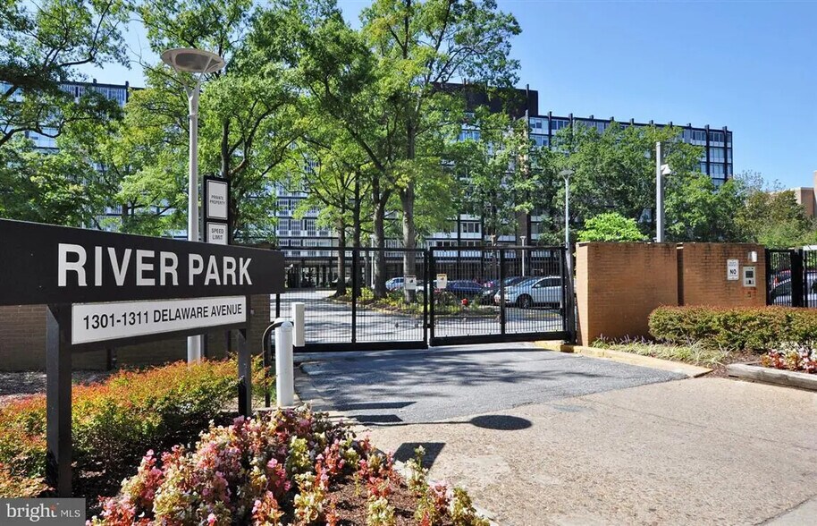 River Park - 1301 Delaware Ave SW