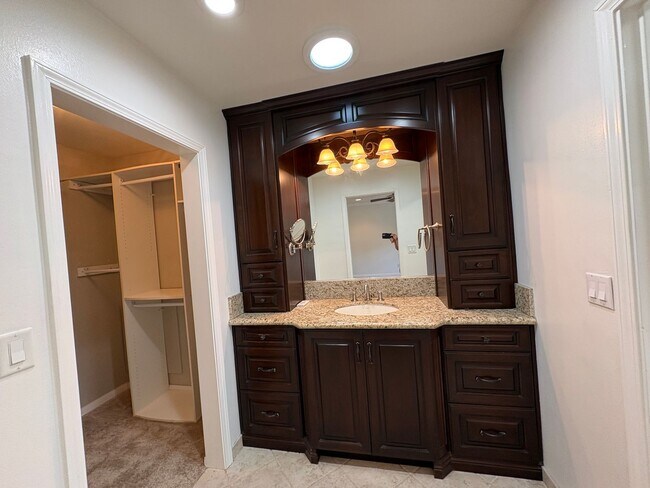 Building Photo - Spacious House - 2 stories - 4 Bedrooms + 2.5 Baths & large 2 car garage
