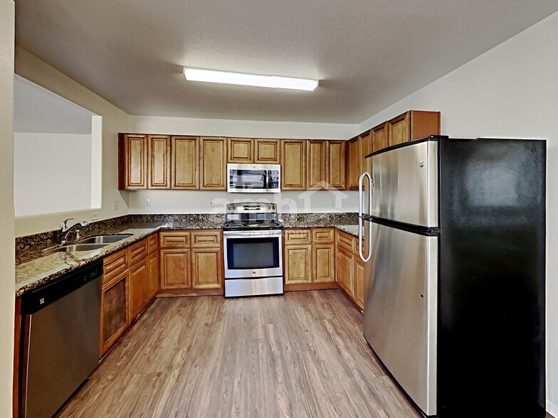 Building Photo - 5030 E Dale Ln