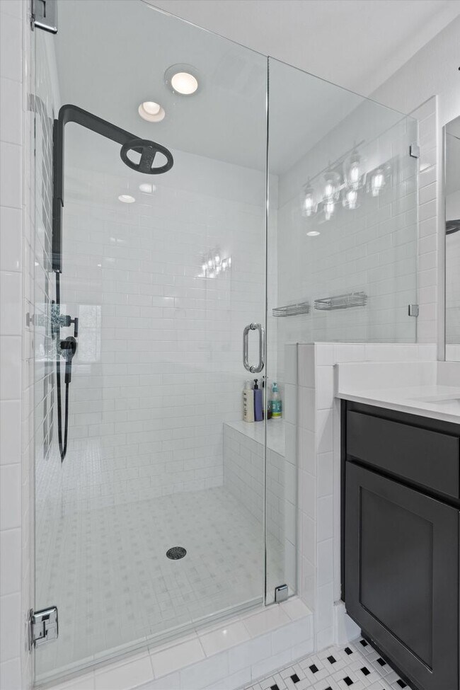 Building Photo - Spacious East Austin Home for Rent